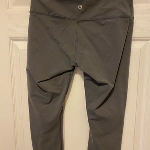 Luluemon Capri below knees leggings in size 8